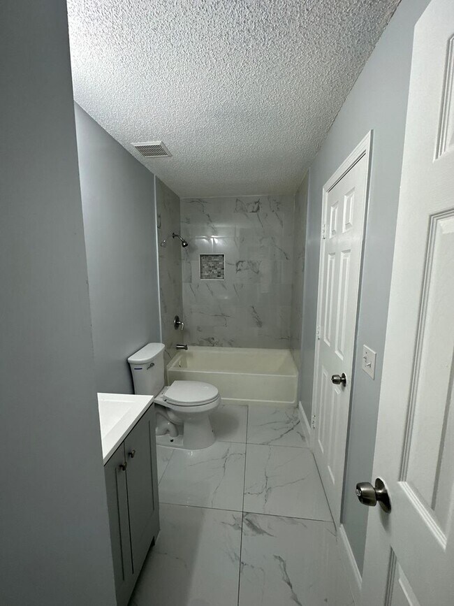 Building Photo - Fully renovated 3/2 Single-Family Home Available for Immediate rent!