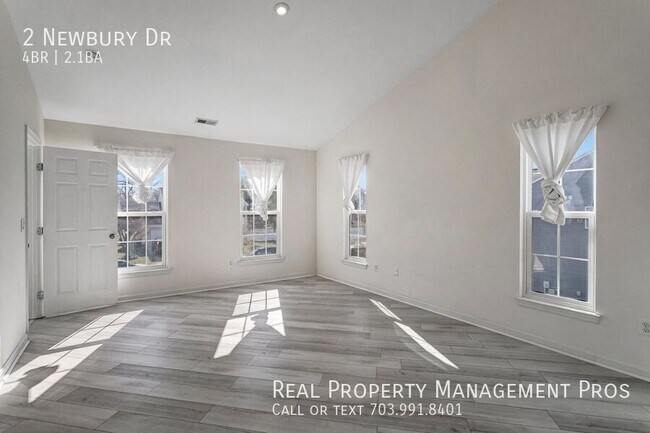 Building Photo - 2 Newbury Dr