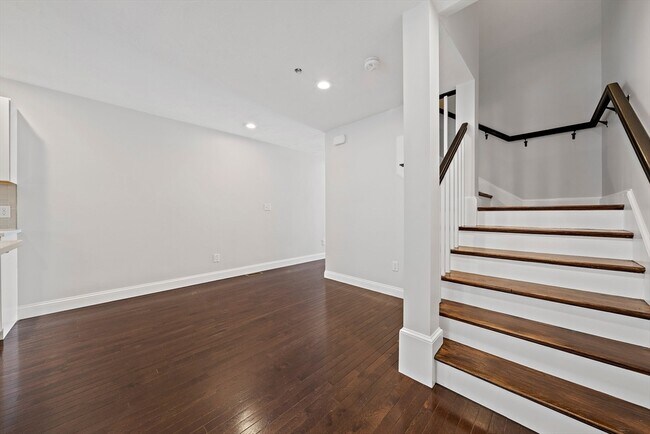Building Photo - 479 Sherman St