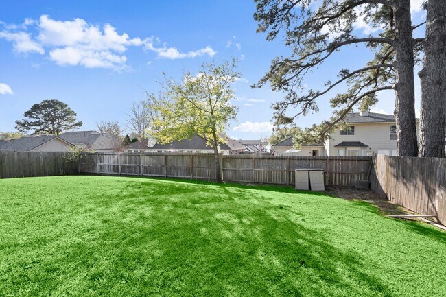 Building Photo - 9871 Twin Shores Dr