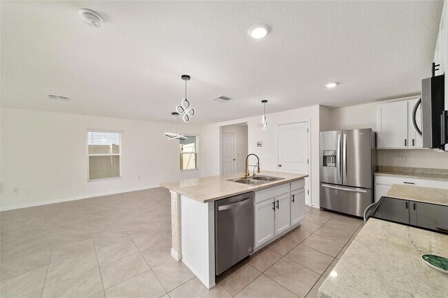 Building Photo - 8741 SW 45th Ct