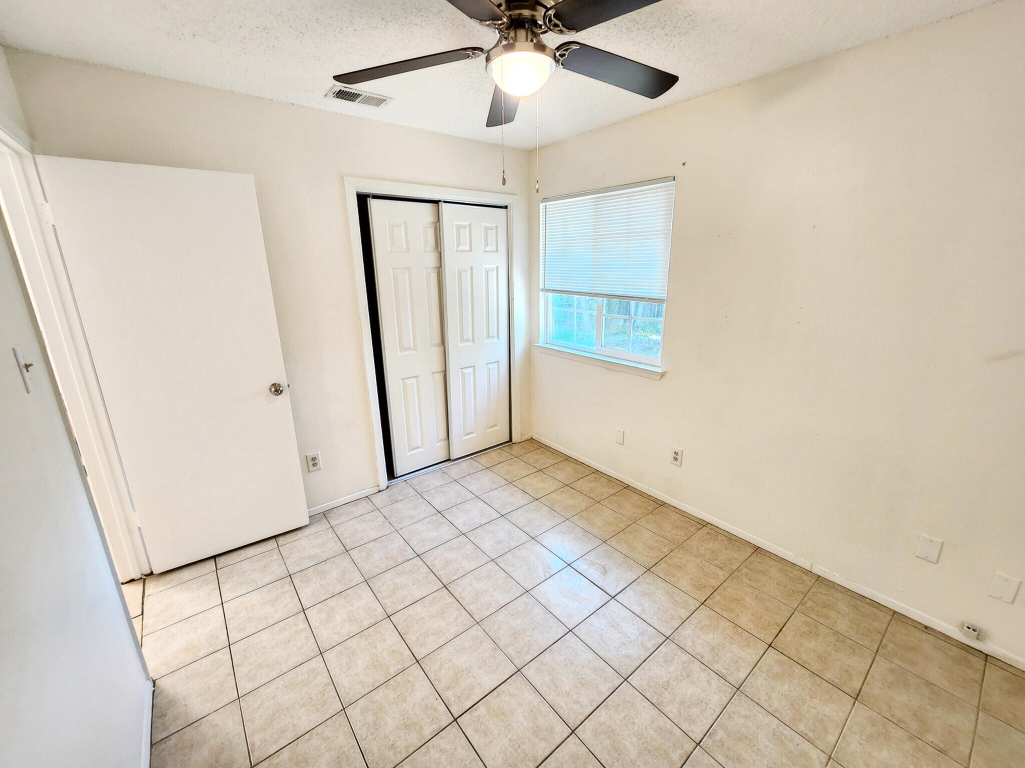 3rd bedroom - 111 Meteor Dr