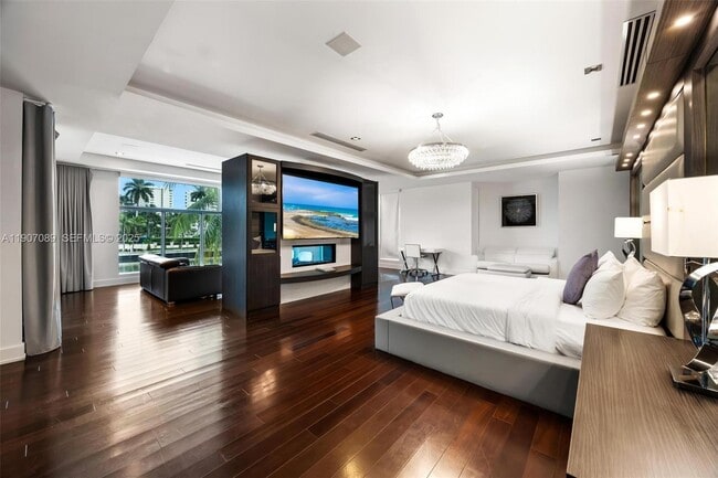 Building Photo - 300 Royal Plaza Dr