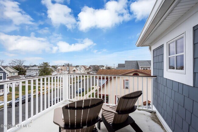 Building Photo - 213 9th Ave