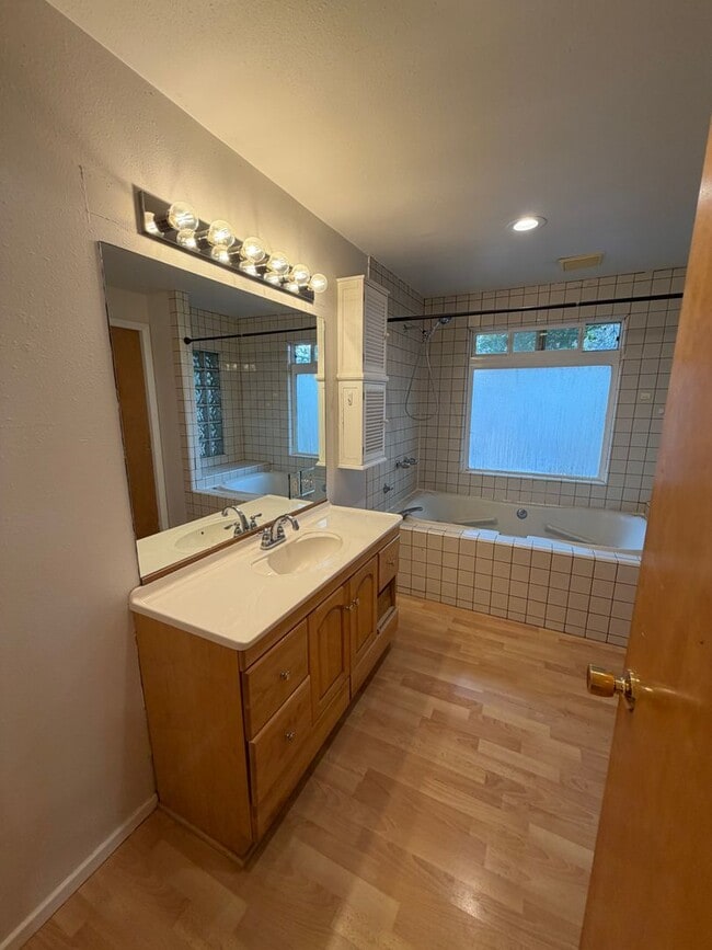 Building Photo - 21119 Bear Creek Rd