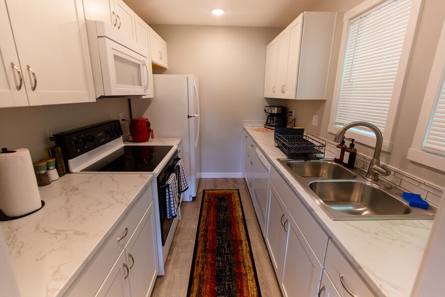 Building Photo - 5604 SE 97th Ave