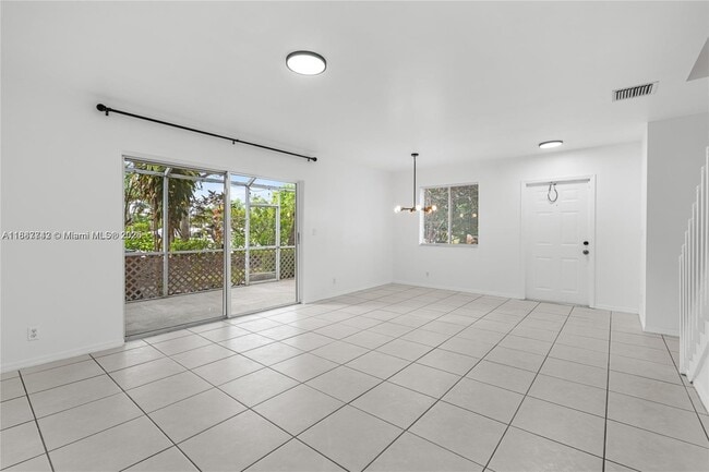 Building Photo - 1162 SW 44th Ave