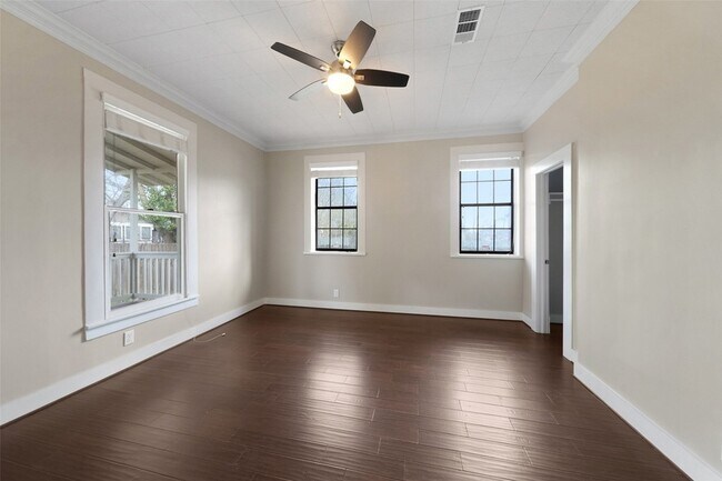 Building Photo - 309 Pecore St
