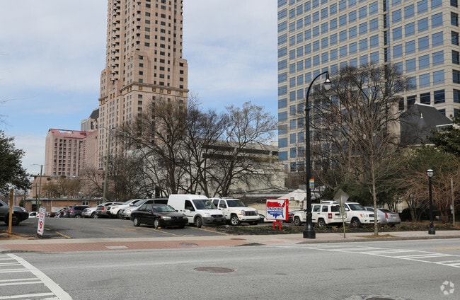 Primary Photo - YOO on Peachtree