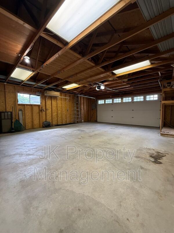 Building Photo - 2217 1st Ave S