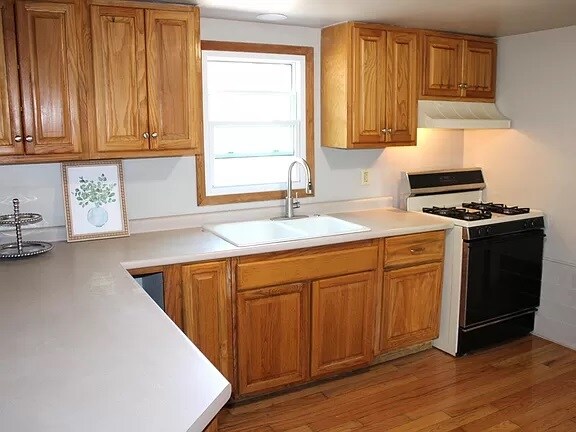 Building Photo - 208 6th St