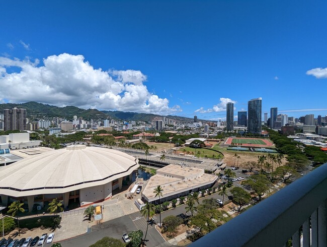 Building Photo - 909 Kapiolani Blvd