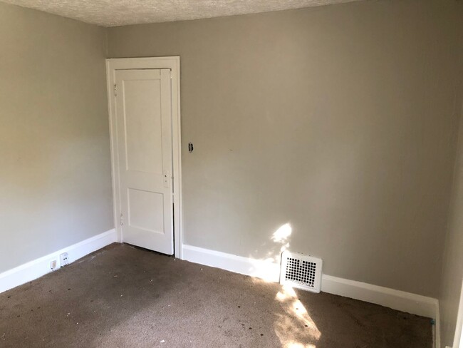 Building Photo - 4 BED 1 BATH UNIT IN GARFIELD HEIGHTS