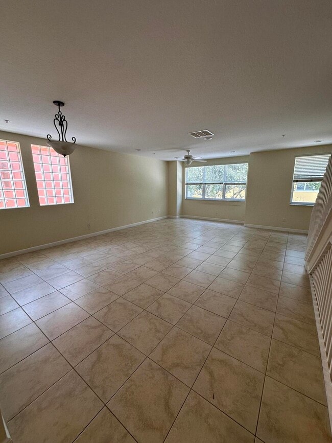 Building Photo - 845 Millbrae Ct
