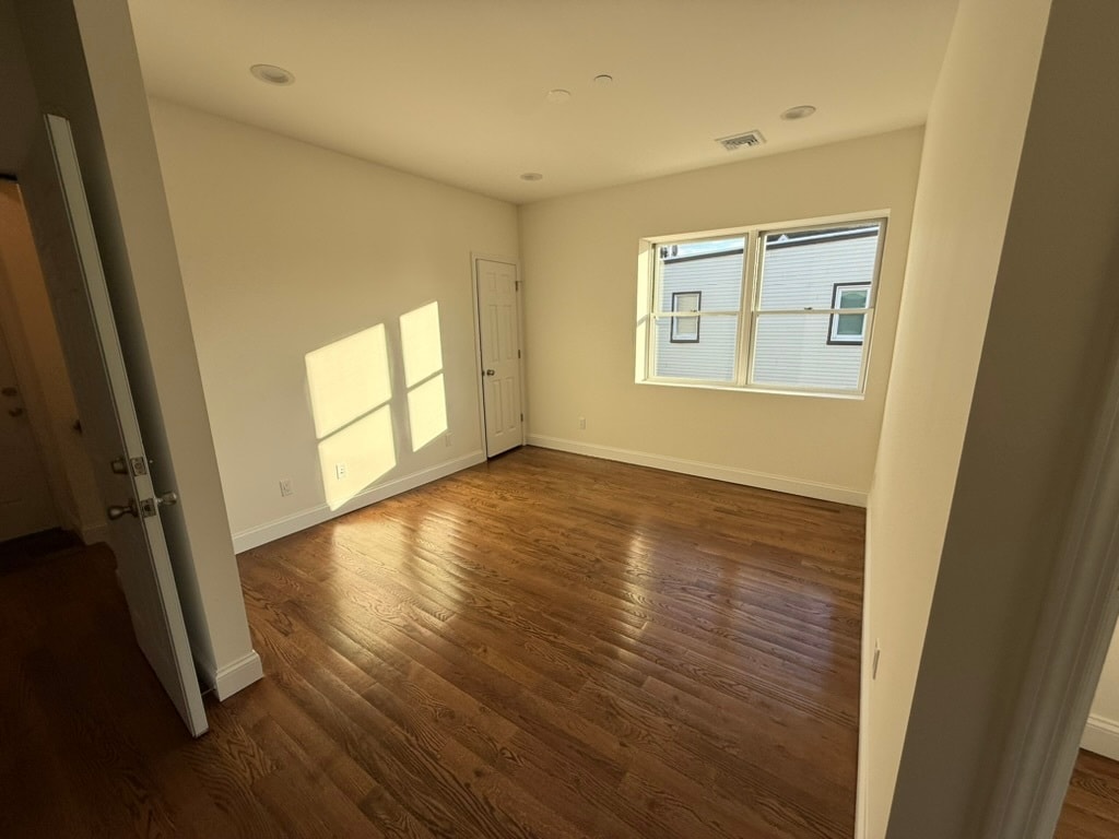 Building Photo - 272 Broadway