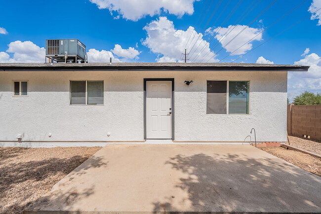 Building Photo - 402 N 101st Pl