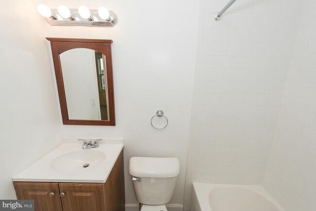 Building Photo - 3305 Elmora Ave