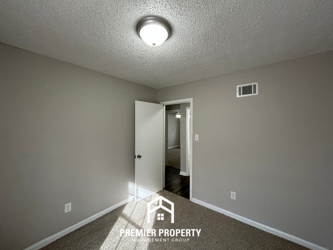 Building Photo - Newly Renovated 3BR/2BA Southaven Home with Hardwood Floors & Fenced Yard