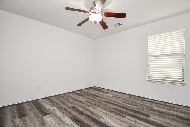 Building Photo - 2015 Treasure Mountain Dr