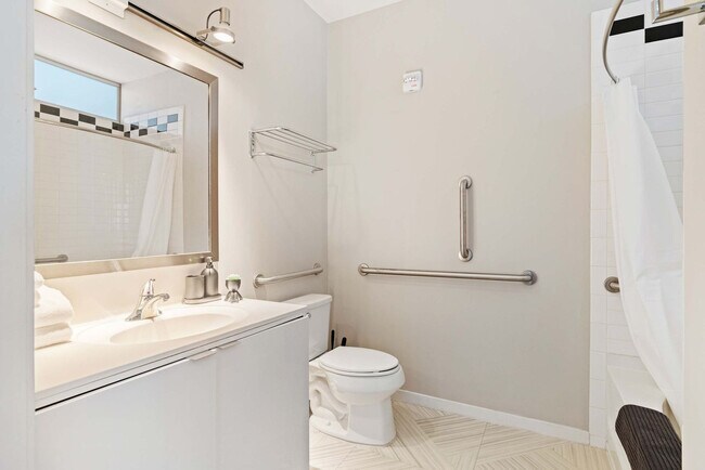 Building Photo - 309 Vine St