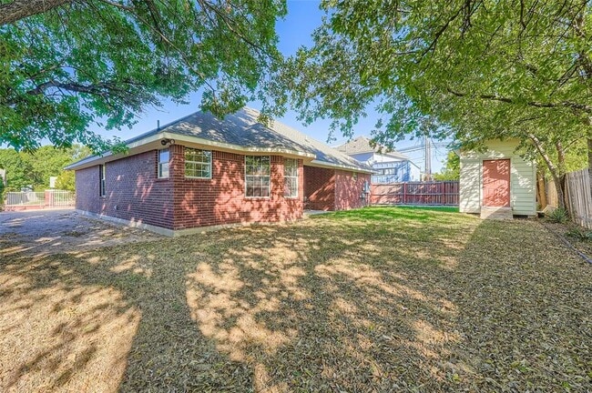 Building Photo - 10901 Parkfield Dr