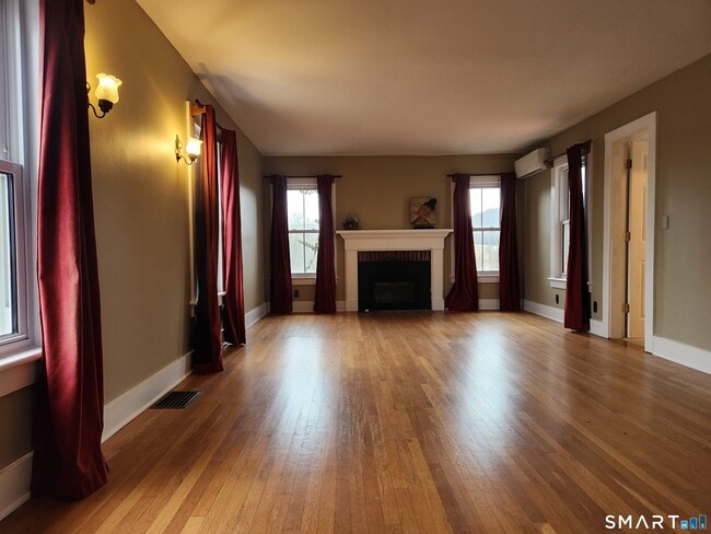 Building Photo - 10 Washington Ave