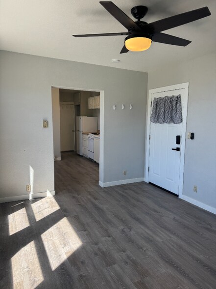 Building Photo - 411 N 1st St