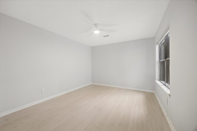 Building Photo - 4315 Westheimer Rd