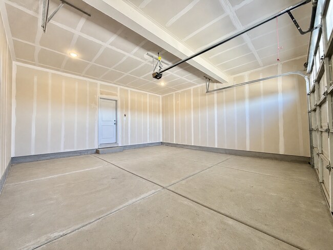 Building Photo - 7239 Woods Rose Dr