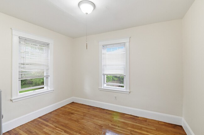 Building Photo - 60 Raycroft St