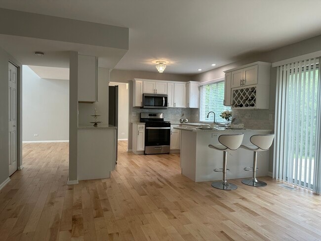 Building Photo - 1469 Braymore Cir W