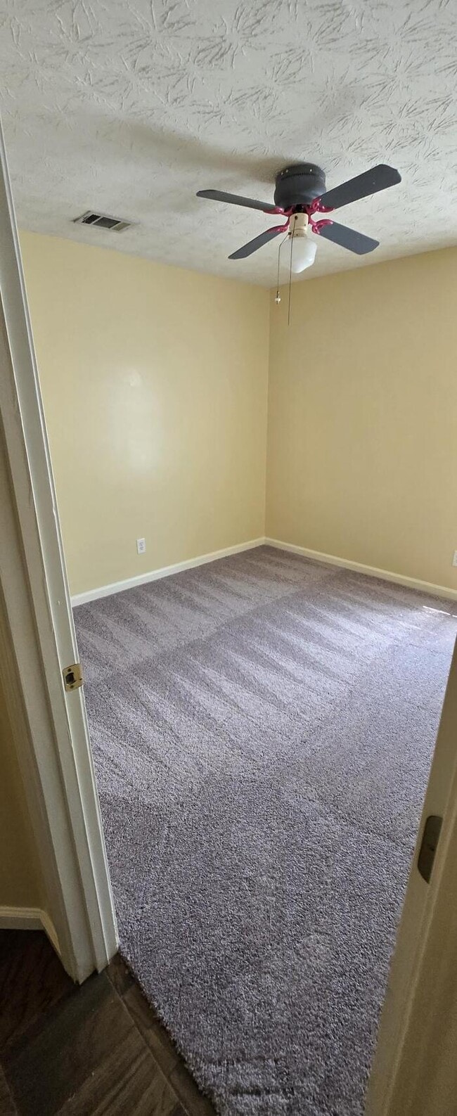 Building Photo - 3 Bedroom House