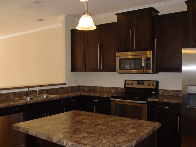 Building Photo - 104 Ventura Pl