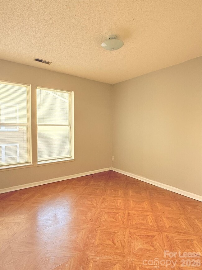 Building Photo - 9627 Vinca Cir