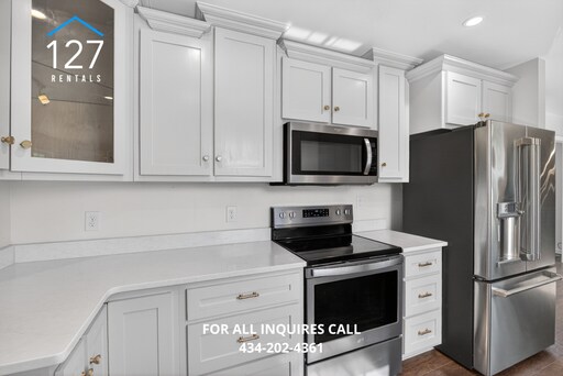 Building Photo - Beautiful 3 bedroom 2.5 bath!