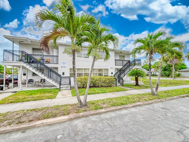 Building Photo - 825 3rd St