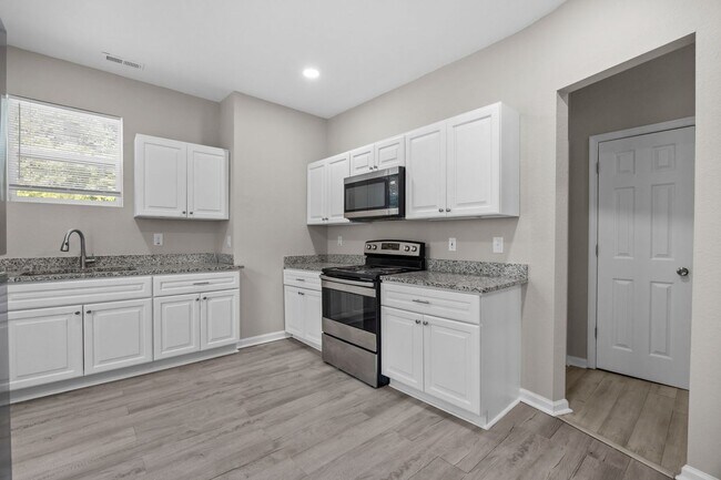 Building Photo - 126 Linden Ave
