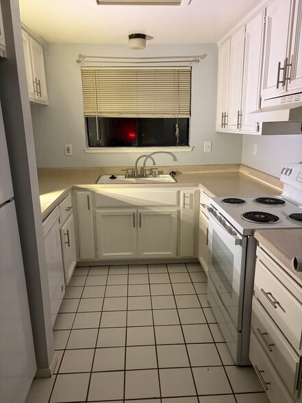 Building Photo - 720 Sunrise Ave