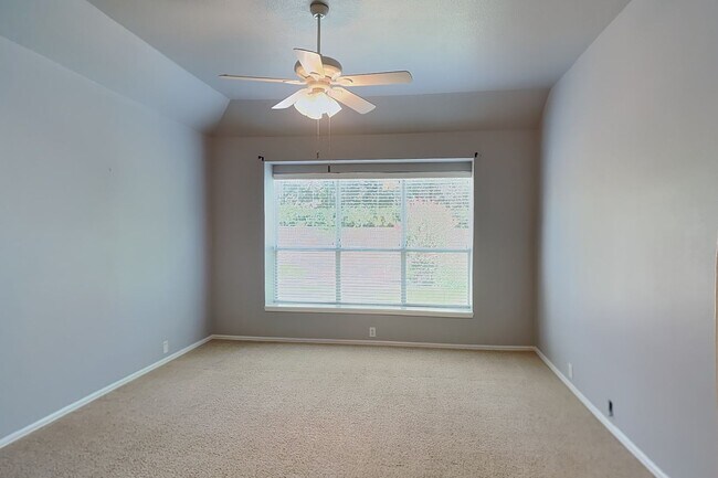 Building Photo - 15832 Coyote Hill Dr