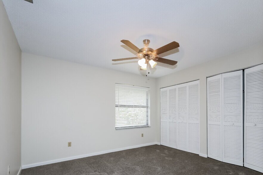 Building Photo - 735 Daffodil Dr