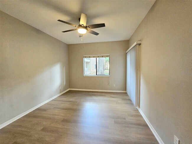 Building Photo - 3500 Tangle Brush Dr