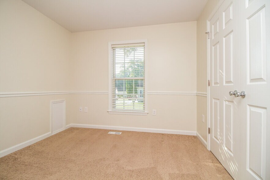 Building Photo - 401 Wildwood Dr