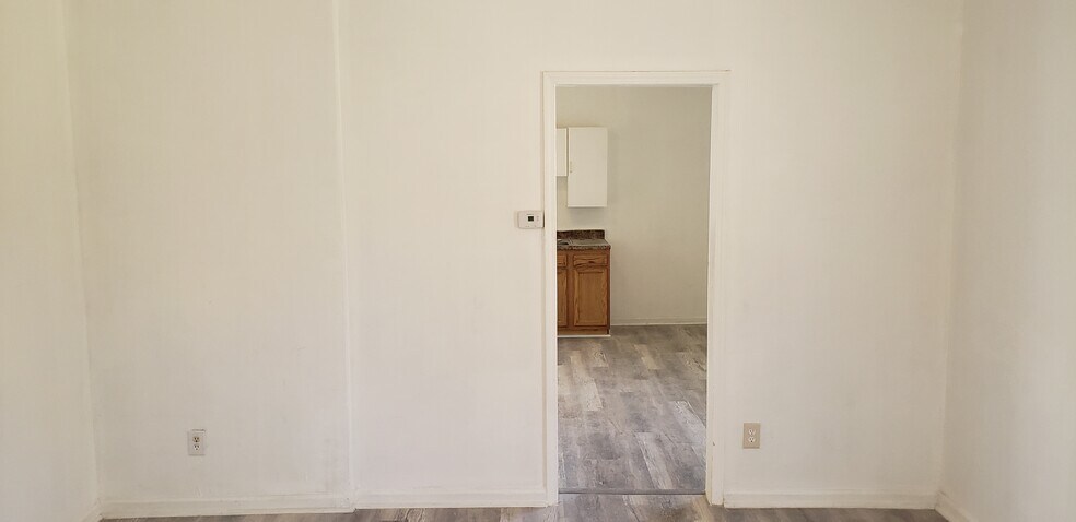 Living room - 3985 E 66th St