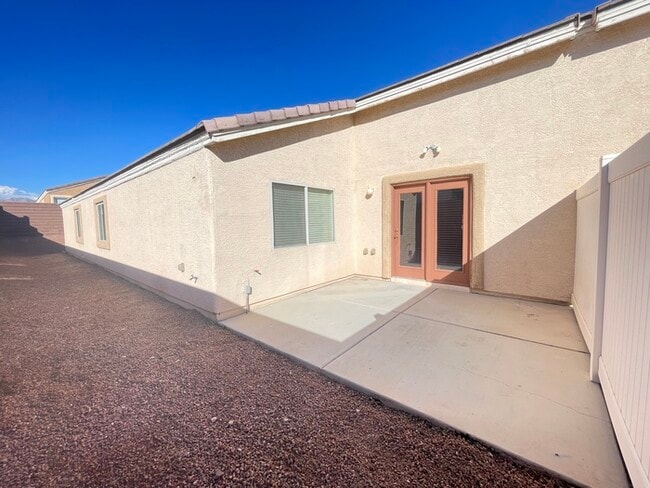 Building Photo - Carry Over Showing: This property has been...