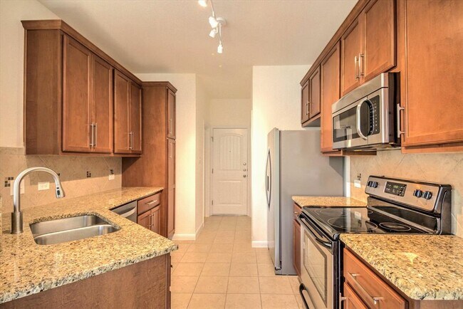 Building Photo - 2410 Great Oaks Dr