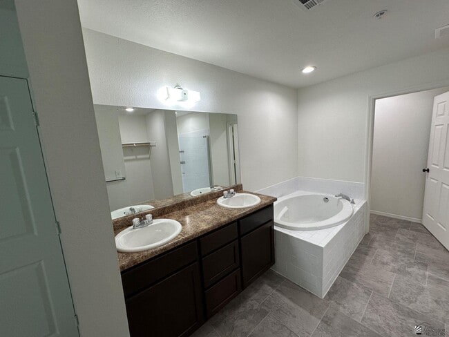 Building Photo - 7357 E 36th Pl