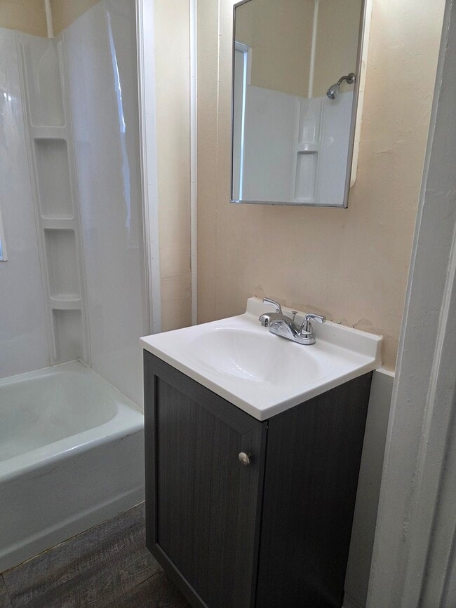 Building Photo - 3527 N Oliver Ave