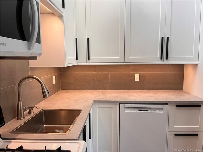 Building Photo - 60 Olcott Way