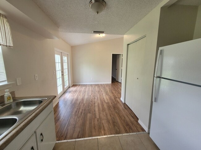 Building Photo - Charming 3-Bedroom Home with Upgrades and ...