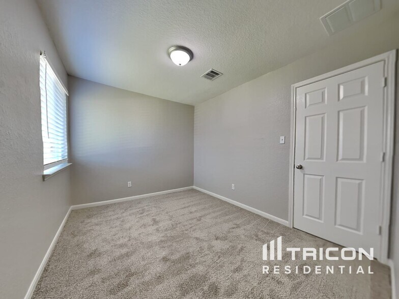 Building Photo - 210 Teron Dr